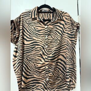 Women's Zebra Print Button-Front Blouse - Tan/Black